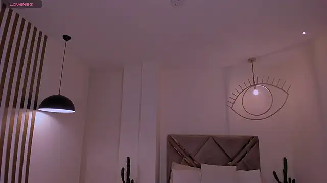 ValeriaRiveraX online show from March 26, 2026, 4:11 am