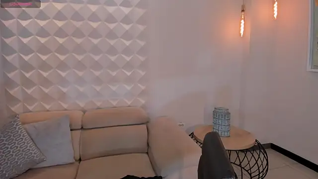 Snapshot of MariaHerrera_ chatting on October 12, 2025, 8:10 pm MariaHerrera online show from October 12, 2025, 8:10 pm