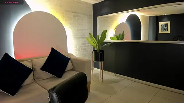 Snapshot of MariaHerrera_ chatting on November 18, 2025, 9:40 pm MariaHerrera online show from November 18, 2025, 9:40 pm