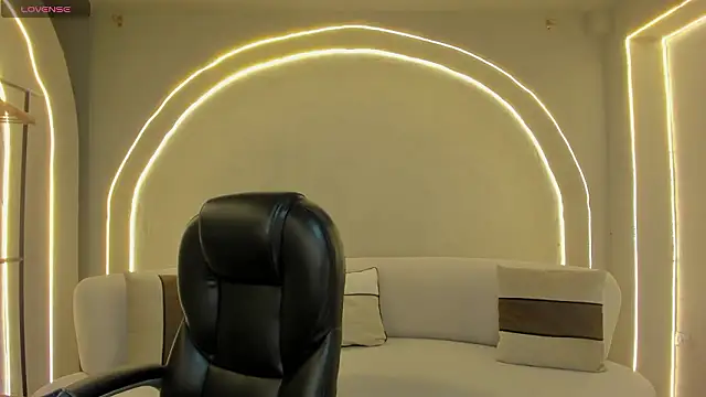 ArianaDumont online show from March 4, 2026, 11:29 am