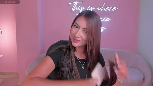 ArianaDumont online show from July 2, 2026, 11:27 am