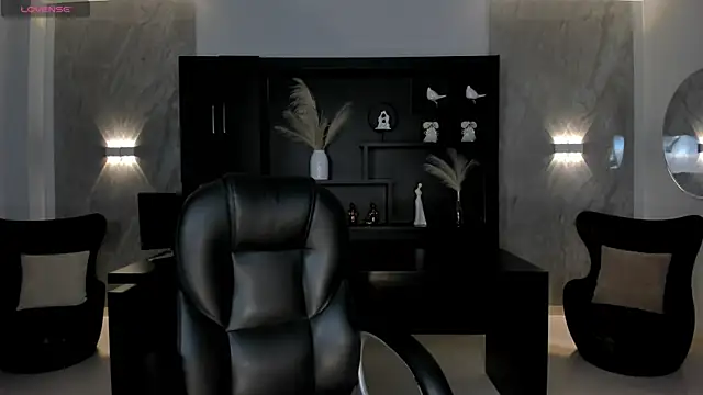 Snapshot of KatieStonne chatting on October 7, 2025, 2:23 am KatieStonne online show from October 7, 2025, 2:23 am