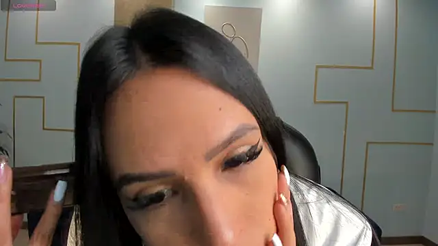 Snapshot of KatieStonne chatting on March 7, 2025, 3:29 am KatieStonne online show from March 7, 2025, 3:29 am