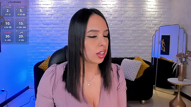 Snapshot of KatieStonne chatting on October 17, 2025, 2:48 am KatieStonne online show from October 17, 2025, 2:48 am