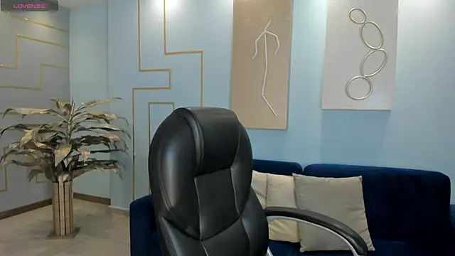 Snapshot of KatieStonne chatting on March 11, 2025, 3:04 am KatieStonne online show from March 11, 2025, 3:04 am