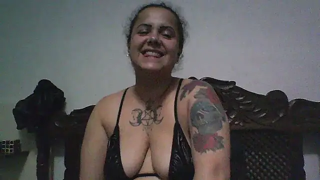 Snapshot of Hotbucet chatting on February 25, 2025, 1:09 am Hotbucet online show from February 25, 2025, 1:09 am