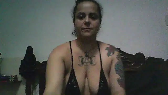 Snapshot of Hotbucet chatting on February 24, 2025, 10:03 pm Hotbucet online show from February 24, 2025, 10:03 pm