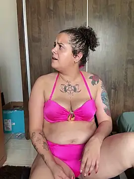 Snapshot of Hotbucet chatting on January 28, 2025, 6:39 pm Hotbucet online show from January 28, 2025, 6:39 pm