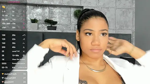 Snapshot of Salome_Diaz_ chatting on February 27, 2025, 1:28 pm Salome Diaz online show from February 27, 2025, 1:28 pm