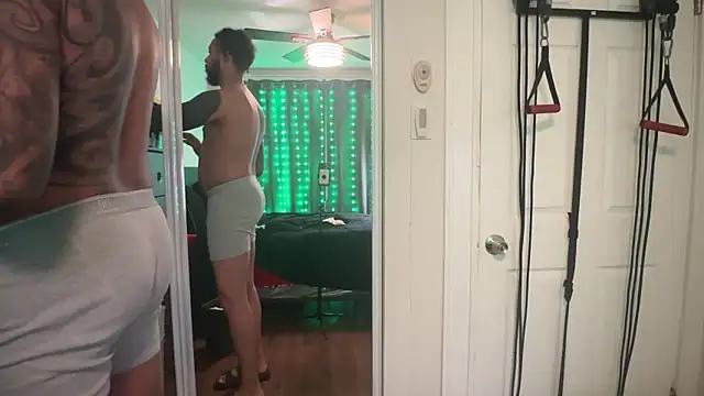 Snapshot of WyattBBC chatting on December 19, 2024, 6:23 am WyattBBC online show from December 19, 2024, 6:23 am