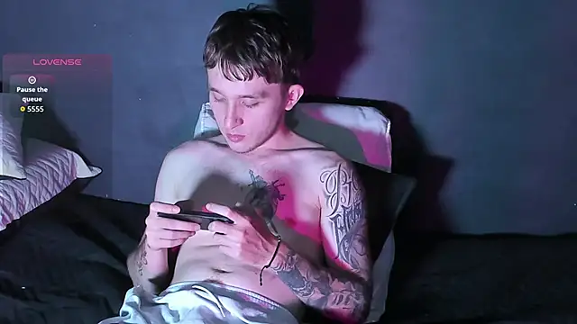 Snapshot of Dylanwhite23_ chatting on October 23, 2025, 6:17 pm Dylanwhite23 online show from October 23, 2025, 6:17 pm