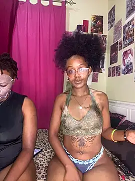 Snapshot of naughtybitches5 chatting on January 17, 2026, 4:27 am naughtybitches5 online show from January 17, 2026, 4:27 am