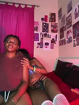 Snapshot of naughtybitches5 chatting on March 5, 2026, 3:58 am naughtybitches5 online show from March 5, 2026, 3:58 am