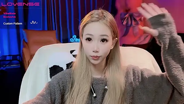 JoooJo  online show from March 6, 2025, 6:05 pm