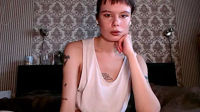 Vienaxtexasxparis online show from October 17, 2025, 11:01 am