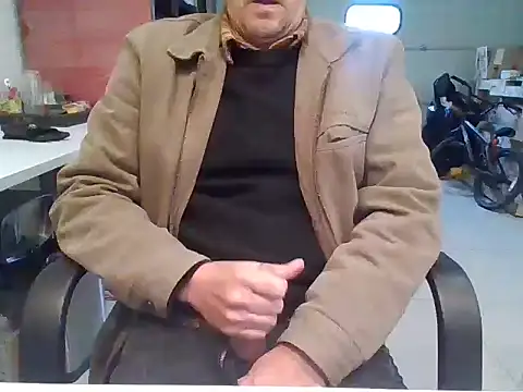 Snapshot of Raimundo1971 chatting on August 4, 2026, 7:40 pm Raimundo1971 online show from August 4, 2026, 7:40 pm