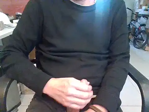Snapshot of Raimundo1971 chatting on April 21, 2026, 5:30 pm Raimundo1971 online show from April 21, 2026, 5:30 pm
