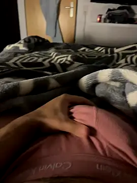 kevinxrcmk18 online show from November 18, 2025, 10:24 pm