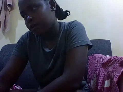 Sweetcecie01 online show from January 14, 2026, 8:01 pm