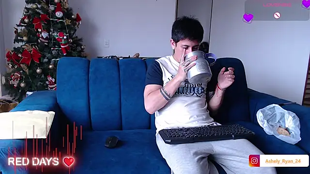 ashely ryan24 online show from November 24, 2025, 6:08 pm