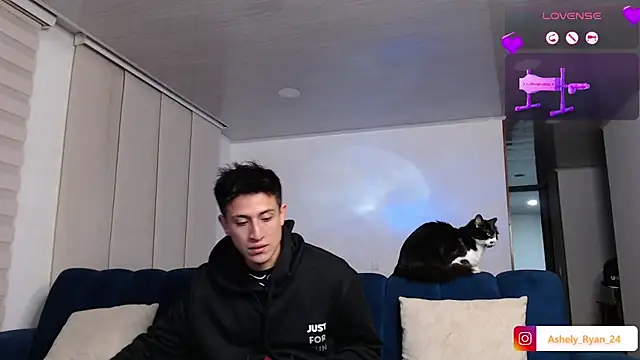 ashely ryan24 online show from September 9, 2025, 12:10 am