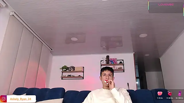 ashely ryan24 online show from May 19, 2026, 11:23 pm