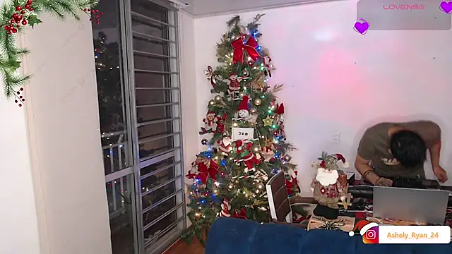 ashely ryan24 online show from December 17, 2025, 11:43 pm