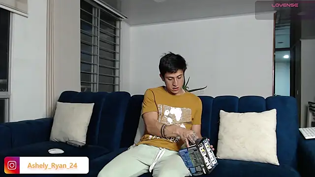 ashely ryan24 online show from February 11, 2025, 11:33 pm