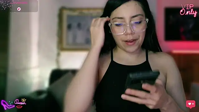 LauGrayJ online show from April 7, 2026, 2:35 am