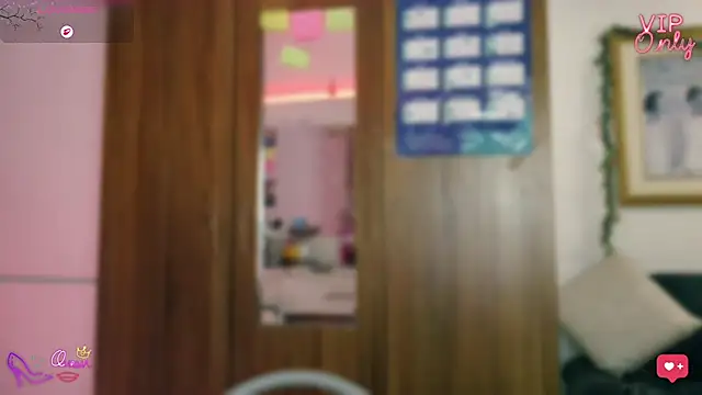 LauGrayJ online show from March 31, 2026, 4:58 am