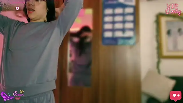 LauGrayJ online show from March 27, 2026, 3:26 am