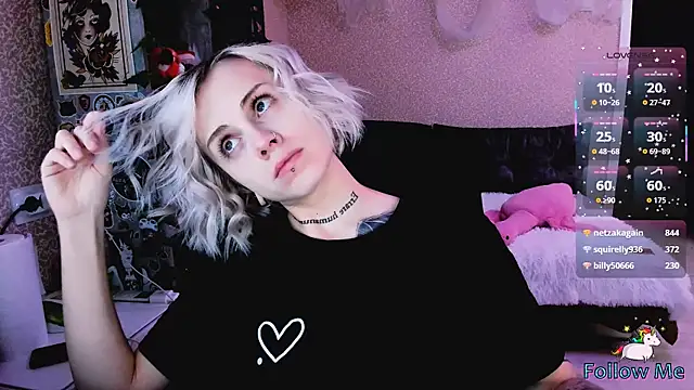 NaniMoore online show from November 7, 2025, 8:57 pm