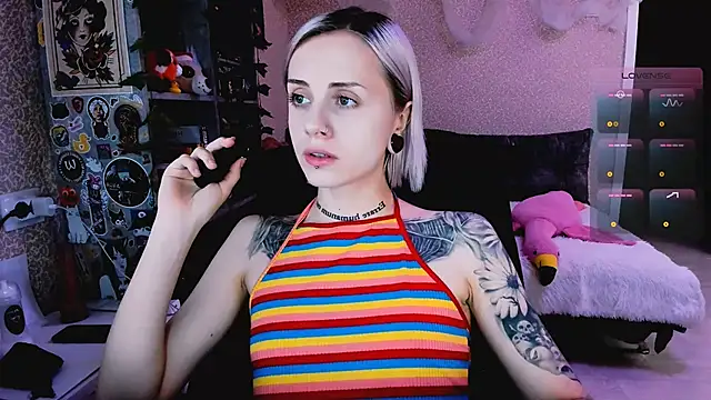 NaniMoore online show from November 9, 2025, 8:13 pm