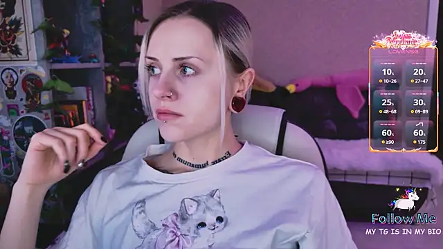 Snapshot of NaniMoore chatting on February 13, 2026, 8:42 pm NaniMoore online show from February 13, 2026, 8:42 pm