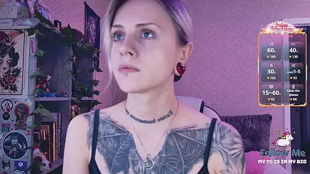 Snapshot of NaniMoore chatting on February 25, 2026, 5:02 pm NaniMoore online show from February 25, 2026, 5:02 pm