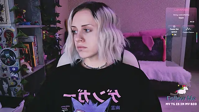 Snapshot of NaniMoore chatting on February 7, 2026, 8:17 pm NaniMoore online show from February 7, 2026, 8:17 pm