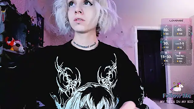 NaniMoore online show from November 30, 2025, 8:42 pm