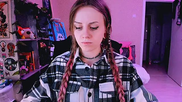 NaniMoore online show from March 22, 2025, 5:28 am