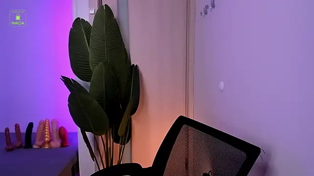 Snapshot of MarkGWalker chatting on February 7, 2025, 4:37 am MarkGWalker online show from February 7, 2025, 4:37 am