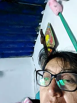 clarita 01 online show from April 27, 2026, 11:41 am