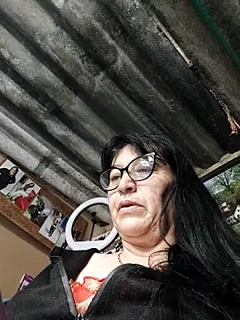 Snapshot of clarita_01 chatting on November 10, 2025, 11:37 am clarita 01 online show from November 10, 2025, 11:37 am