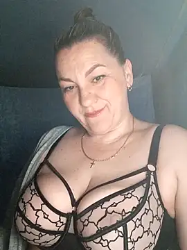 Snapshot of Ant0nina chatting on April 15, 2026, 10:32 pm Ant0nina online show from April 15, 2026, 10:32 pm