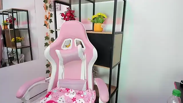 Emmily Walker online show from February 7, 2026, 12:35 pm