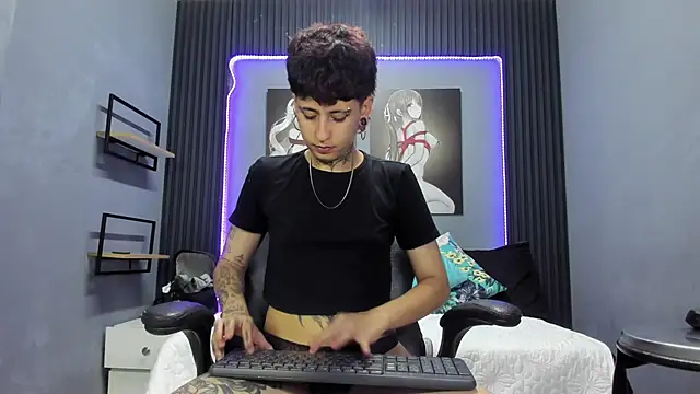 Ethan lennox online show from October 6, 2025, 9:04 pm