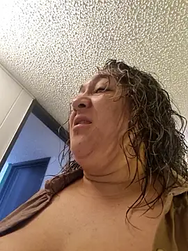 Snapshot of kitty_84 chatting on April 8, 2026, 1:01 pm kitty 84 online show from April 8, 2026, 1:01 pm