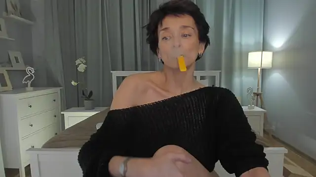 Snapshot of SimonaDeBeauvoir chatting on February 8, 2025, 11:33 am SimonaDeBeauvoir online show from February 8, 2025, 11:33 am