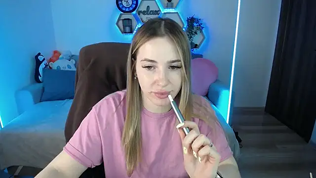 SabrinViolet online show from March 18, 2026, 9:12 am