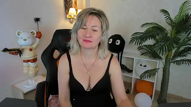 Snapshot of AriFleow chatting on November 29, 2025, 4:56 am AriFleow online show from November 29, 2025, 4:56 am