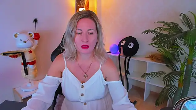 Snapshot of AriFleow chatting on October 22, 2025, 12:37 pm AriFleow online show from October 22, 2025, 12:37 pm