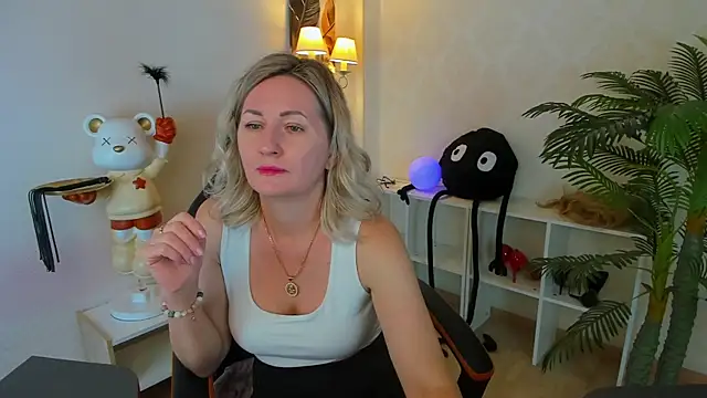 Snapshot of AriFleow chatting on October 21, 2025, 11:31 am AriFleow online show from October 21, 2025, 11:31 am